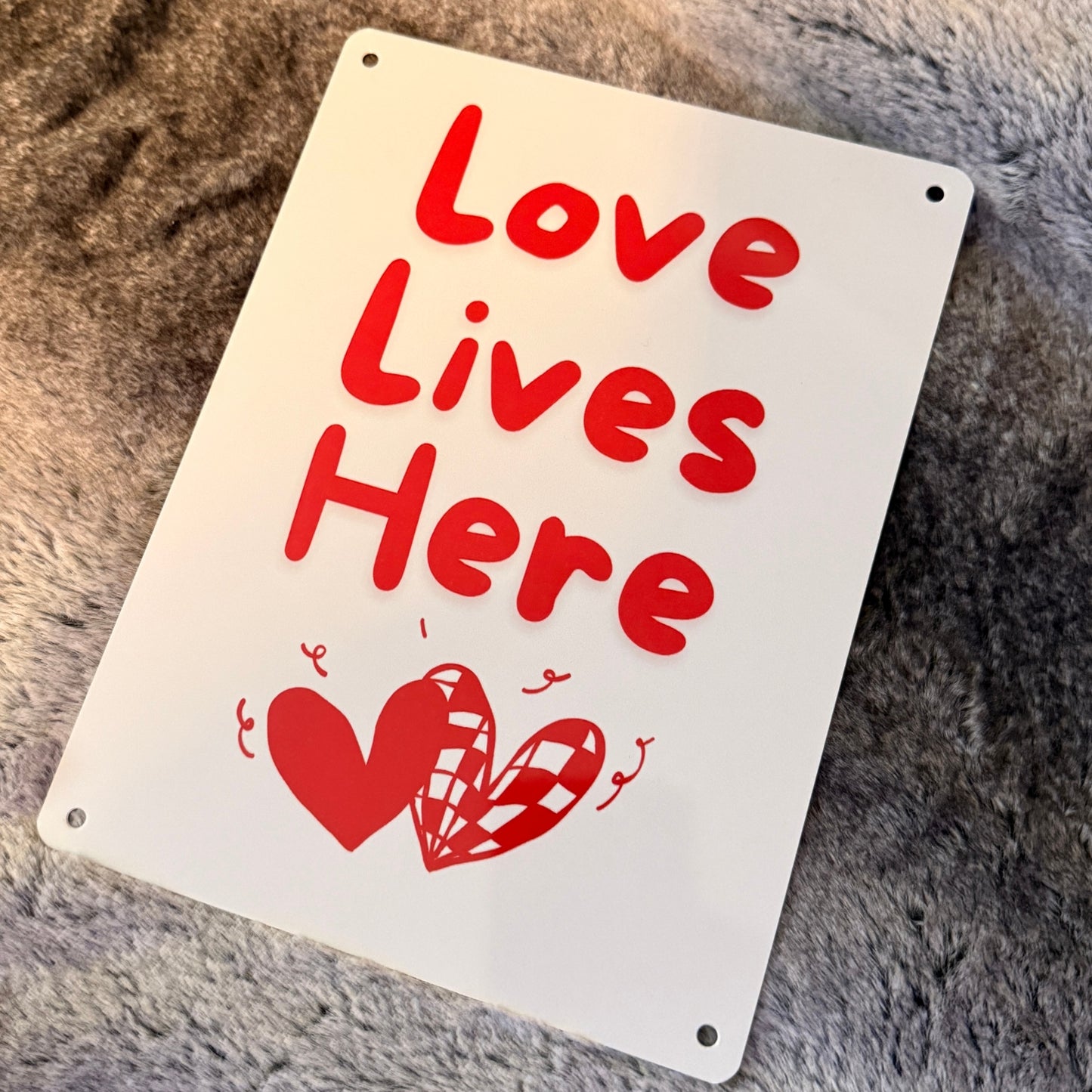 Love Lives Here – A5 Metal Sign